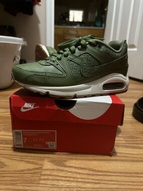Nike Olive Green Air Max Trainer with White Midsole